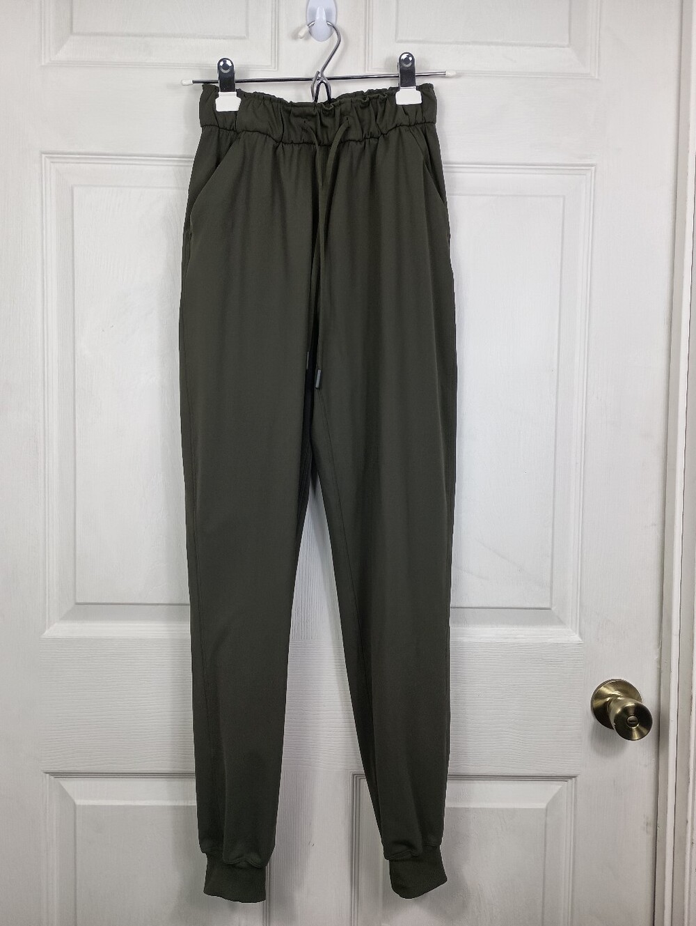 Lululemon Jogger Pants Womens Dark Olive Stretch High Rise Relaxed Fit Pckts 28"